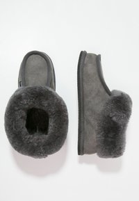 Shepherd LENA - Chaussons - asphalt