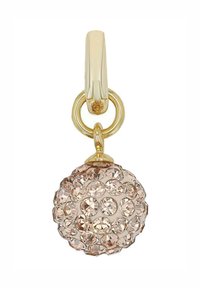 Pendiente en forma de aro en tono dorado con un colgante circular adornado con pequeños cristales de color marrón claro dispuestos en una disposición texturizada.