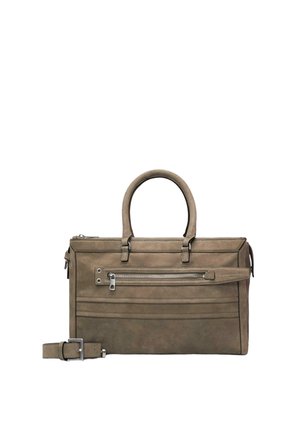 Rechteckige braune Lederhandtasche mit zwei Griffen, einer vorderen horizontalen Reißverschlusstasche und einem abnehmbaren Schulterriemen daneben.