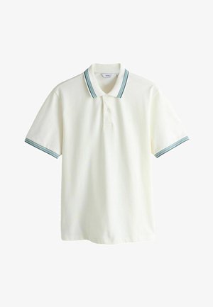 Biała koszulka polo z krótkim rękawem, z dwoma guzikami, kołnierzem i mankietami z zielonymi paskami, ułożona na płasko na białym tle.