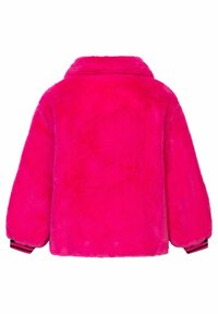 Giacca in pelliccia finta di un vivace colore rosa. Presenta un collo a camicia, maniche lunghe con polsini a righe e una finitura morbida e testurizzata.