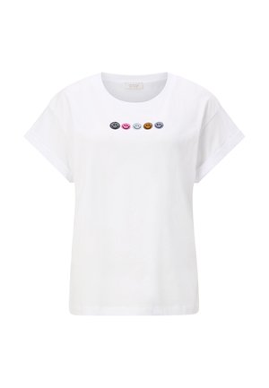 Hvid kortærmet T-shirt med fem små broderede multifarvede smiley-ansigter på tværs af brystet.