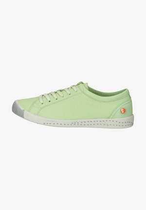 Hellgrüne Sneakers mit glattem Obermaterial, runder Zehenpartie, weißer Gummisohle und hellgrauen Akzenten. Verfügt über sechs Ösen und ein Logodesign.