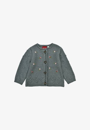 Graue gestrickte Baby-Strickjacke mit herzförmigen Knöpfen und kleinen, aufgestickten rosa und roten Blumen auf Vorderseite und Ärmeln.