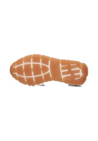 Rubberen loopzool met een gestructureerd, rasterpatroon; oranje kleur met witte accenten op de zool en zijkant. Geschikt voor sportief schoeisel.