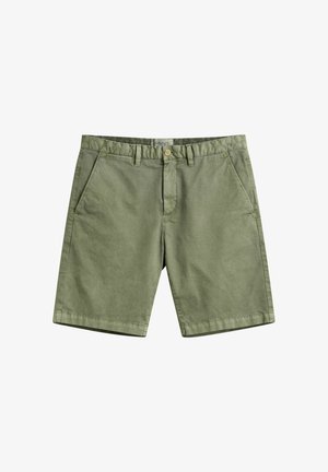 Legere Shorts in Olivgrün mit Vordertaschen, Gürtelschlaufen und einem einzelnen Knopfverschluss.