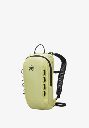 Hellgrüner Wanderrucksack mit schwarzen, gepolsterten Trägern, mehreren Schlaufen auf der Vorderseite und einem Mammut-Logo auf der oberen Vorderseite.