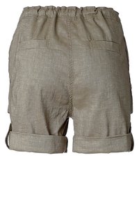 Lnianowe szorty w stonowanym oliwkowym kolorze z elastycznym paskiem, zawiniętymi mankietami i dwiema tylnymi kieszeniami. Miękka, teksturowana tkanina.