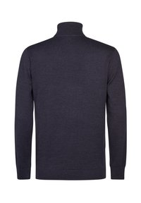 Maglione a collo alto di un blu navy scuro, realizzato in un tessuto morbido, con maniche lunghe, un colletto alto e una texture liscia e uniforme. Vista posteriore mostrata.