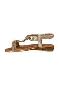 Gouden sandalen met een platte zool, gestructureerde banden, ronde accenten en een gevoerde voetbed. Met een elastische achterband voor een goede pasvorm.