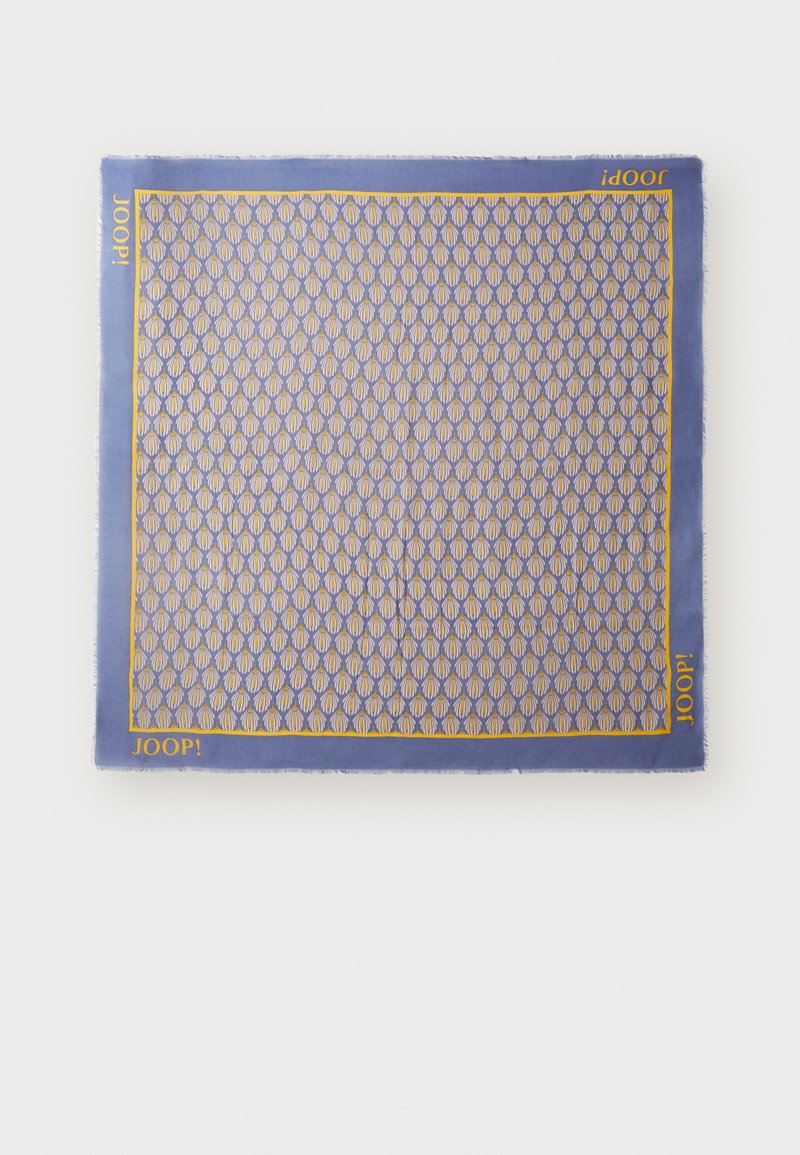 Paarse sjaal met een geometrisch patroon van gele vormen op een geweven textuur, met "JOOP!" in het geel gedrukt in de onderste hoek.
