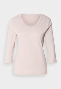 Lichtroze, langesleeve shirt met een ronde halslijn. Gemaakt van een zachte stof, met gestikte details langs de halslijn en de mouwranden.