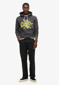 Superdry & Co NEW YORK VINTAGE LOGO GRAPHIC - Jersey con capucha - blackboard