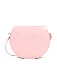 Sac en cuir rose rond à bandoulière avec une fermeture éclair, détails de couture subtils et une sangle ajustable. Présente un petit logo sur le devant.