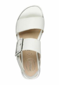 Sandales blanches avec deux larges brides en matériau lisse. Accent notable de boucle argentée. Semelle intérieure rembourrée avec doublure beige clair.