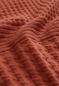 Unselected, red rust