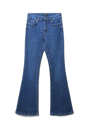 Jeans in denim blu a gamba svasata con vita media, dotati di tasche frontali e chiusura a bottone. Texture morbida con dettagli cuciti.