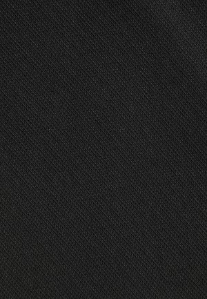 Tissu noir tissé présentant une surface texturée avec des motifs uniformes et imbriqués, adapté à diverses applications textiles.