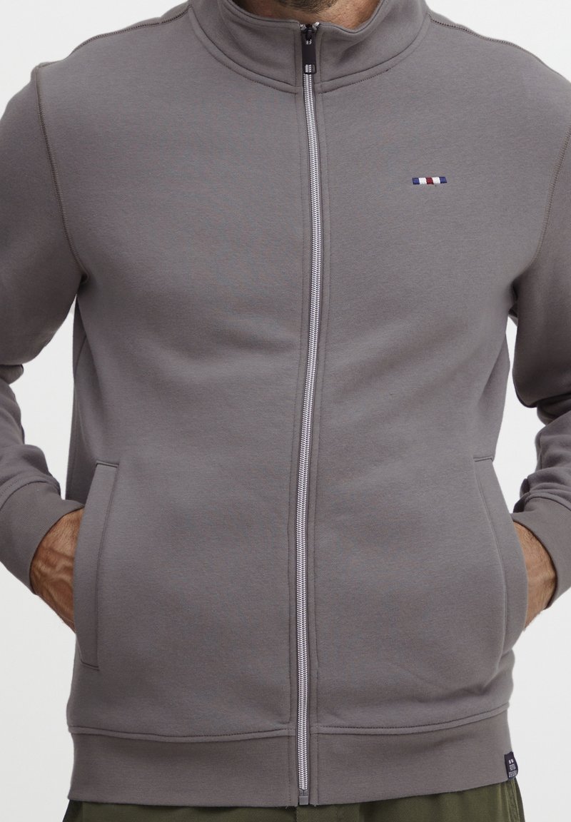 FQ1924 Felpa con zip - grey