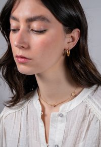 FABLE ENGLAND DAISY HOOP - Naušnice - gold-coloured