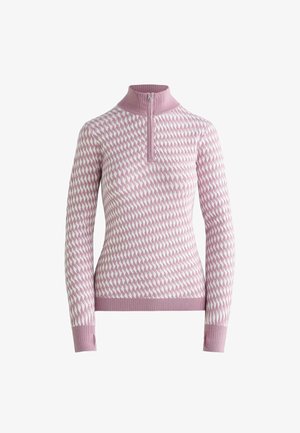 Lichtroze trui met een halve ritskraag, voorzien van een wit zigzagpatroon, geribbelde manchetten en zoom, gemaakt van zacht gebreid materiaal.