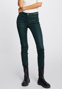 Morgan SLIM WITH WET EFFECT - Pantalones - dark green