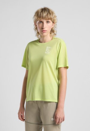 T-shirt verde lime a maniche corte realizzato in tessuto morbido, con una piccola stampa grafica nella parte superiore sinistra del petto.