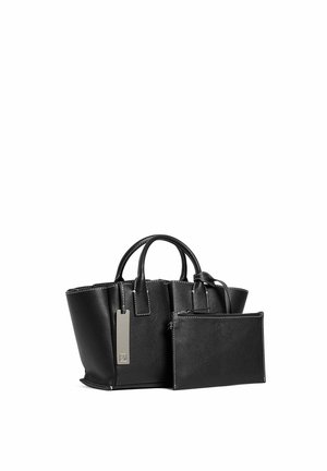 Sac fourre-tout en cuir noir avec une forme structurée, présentant des coutures blanches contrastées et une pochette détachable. Étiquette avec quincaillerie en métal argenté incluse.
