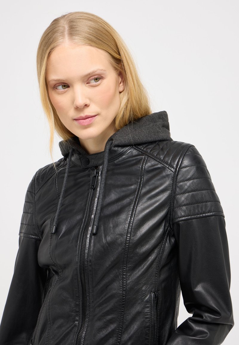 Herren Weste Weste Kombinieren Rollkragen Und Weste Fred Perry Insulated  Gilet In Khaki ASOS, image size:800x1152