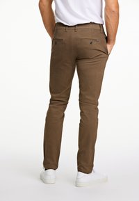 Lindbergh STRUCTURE SUPERFLEX - Pantalones chinos - brown