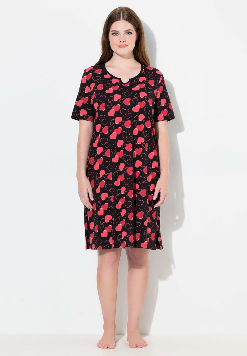 Camicetta da notte nera a maniche corte con motivo di cuori rossi e rosa. Stoffa morbida, vestibilità ampia, scollo rotondo, design fino al ginocchio.