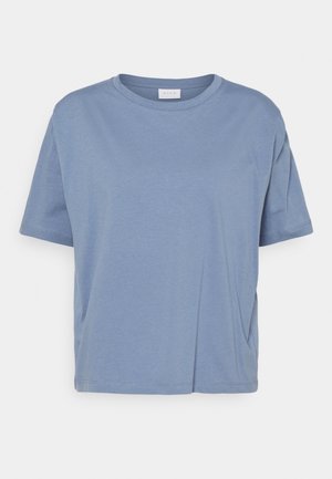 Hellblaues Baumwoll-T-Shirt mit kurzen Ärmeln, Rundhalsausschnitt, legerer Passform und nahtlosem Saum, dargestellt auf weißem Hintergrund.