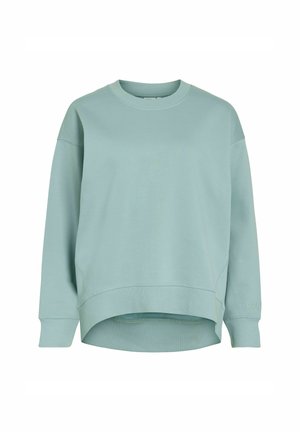 Hellblaues Crewneck-Sweatshirt mit langen Ärmeln und etwas längerem Rückensaum, gerippten Bündchen und Kragen sowie dezentem Ärmelstick.