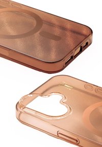 Przezroczyste brązowe etui na telefon z błyszczącą fakturą, okrągłym wzorem, wycięciem na aparat w kształcie serca oraz wycięciami na przyciski i porty ładowania.