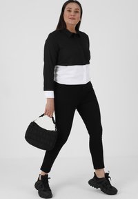 Modanisa Vaqueros slim fit - black