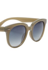 Jasnobrązowe okulary przeciwsłoneczne w kształcie kociego oka z gradientowymi niebieskimi soczewkami. Charakteryzują się gładką, błyszczącą powierzchnią i srebrnymi akcentami na oprawie.