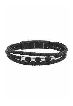 Zwart driedubbel gevlochten leren armband met zwarte en zilveren cilindervormige kralen en een zwart stalen sluiting.