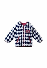 Ziemas jaka ar dimanta rakstu tumši zilos un baltos toņos, ar bordo odere un priekšējo rāvējslēdzēju. Iekļauta detaļa ar skaitli "93".