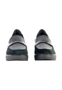 Scarpe slip-on nere e verdi con tomaia testurizzata, una fascia di accento liscia e una suola ammortizzata, caratterizzate da un design minimalista.