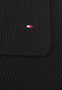 Tommy Hilfiger FLAG BEANIE & SCARF UNISEX SET - Sciarpa - black