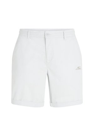 Shorts gris clair en tissu à texture lisse. Dotés d'une fermeture à bouton et d'une taille élastique, avec des accents de bord roulé.