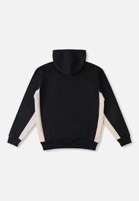 Sort hættetrøje med hvide sidepaneler, ribkant ved ærmer og forneden. Blødt materiale med afslappet pasform. Ingen synlige logoer eller grafik.