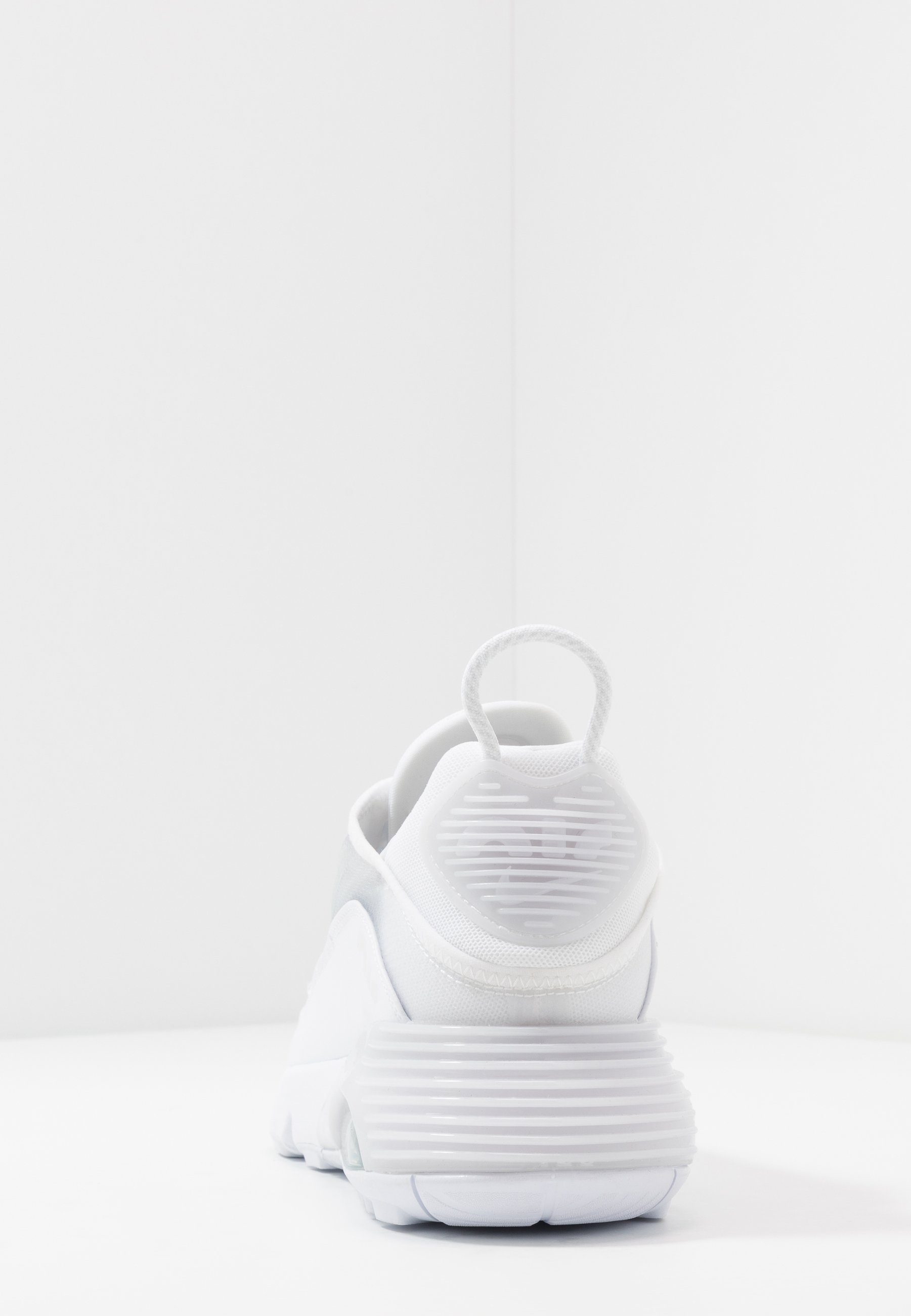 Nike Sportswear AIR MAX 2090 - Trainers - white/black/wolf grey/pure  platinum/reflect silver/white - Zalando.co.uk