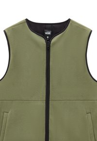 Gilet in pile verde con zip frontale, bordi neri e due tasche laterali. Texture liscia con un design semplice e senza maniche.