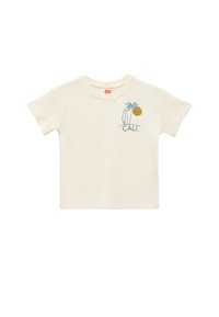 T-shirt w kolorze kremowym z krótkim rękawem, wykonany z teksturowanej tkaniny. Posiada haftowany niebiesko-pomarańczowy wzór z palmami i napisem „CALI.” poniżej.