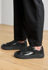 Non selezionato, schwarz