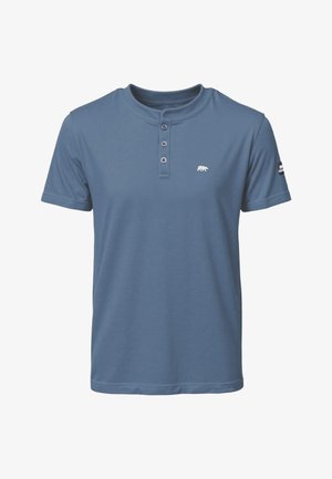 Blaues Polohemd mit kurzen Ärmeln aus glattem Material, mit drei Knöpfen am Hals und einem kleinen weißen Bärenlogo auf der linken Brust.