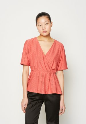 ONLY ONLSANDRA FIXED WRAP - T-shirt con stampa - mineral red