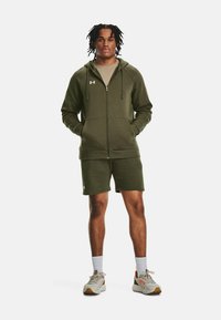 Under Armour RIVAL FLEECE - Spordišortsid - marine od green