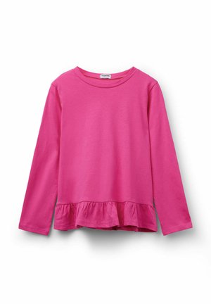 T-shirt rose à manches longues en coton doux, avec un ourlet volanté et un col rond. Texture lisse sans motifs supplémentaires.